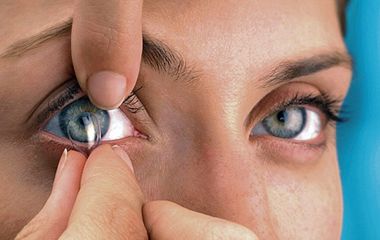 Как правильно надевать и снимать контактные линзы